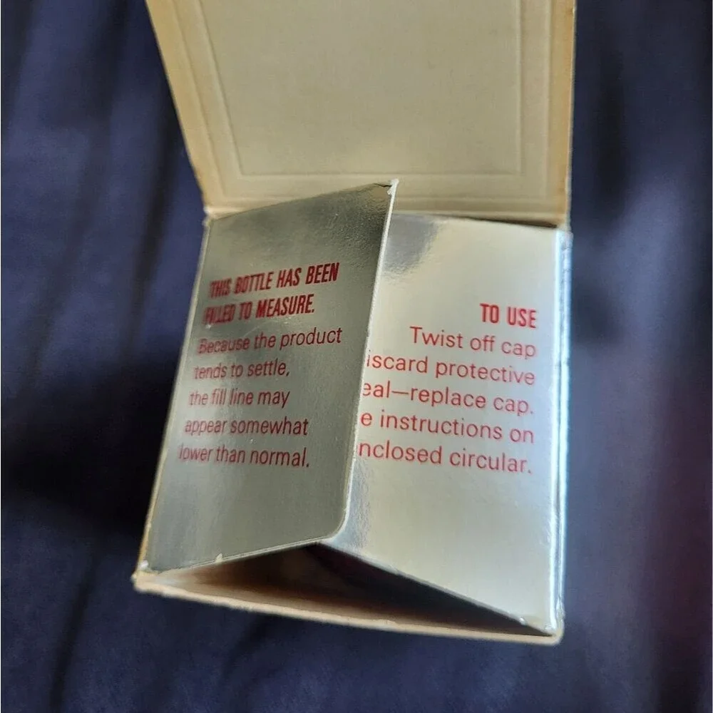 Avon Unforgettable Powder Sachet 1.5 oz Red Glass Jar with Original Box
